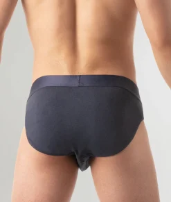 Briefs<Leader Essentials Briefs