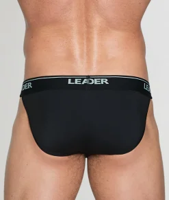 Briefs<Leader Sports Brief