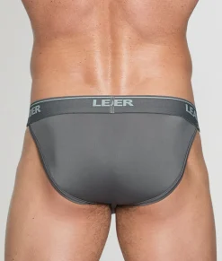 Briefs<Leader Sports Brief