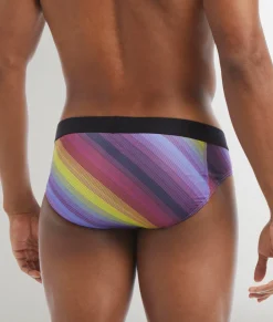Briefs<2(X)IST Sliq Brief