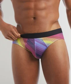Briefs<2(X)IST Sliq Brief
