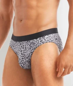 Briefs<2(X)IST Sliq Brief