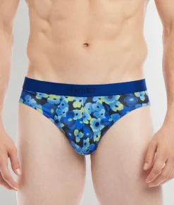 Briefs<2(X)IST Sliq Brief